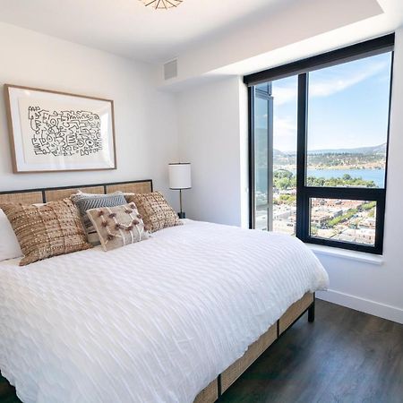 Awesome View 21 Two Bedroom One Bath Downtown Lake View Near Beach Kelowna Esterno foto