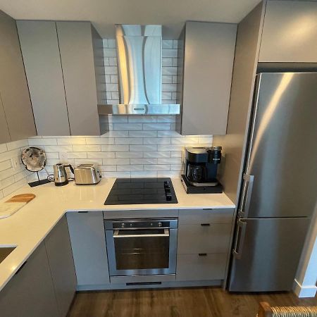 Awesome View 21 Two Bedroom One Bath Downtown Lake View Near Beach Kelowna Esterno foto