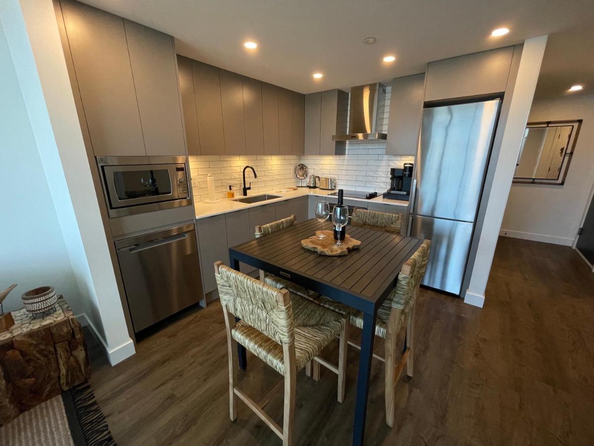 Awesome View 21 Two Bedroom One Bath Downtown Lake View Near Beach Kelowna Esterno foto