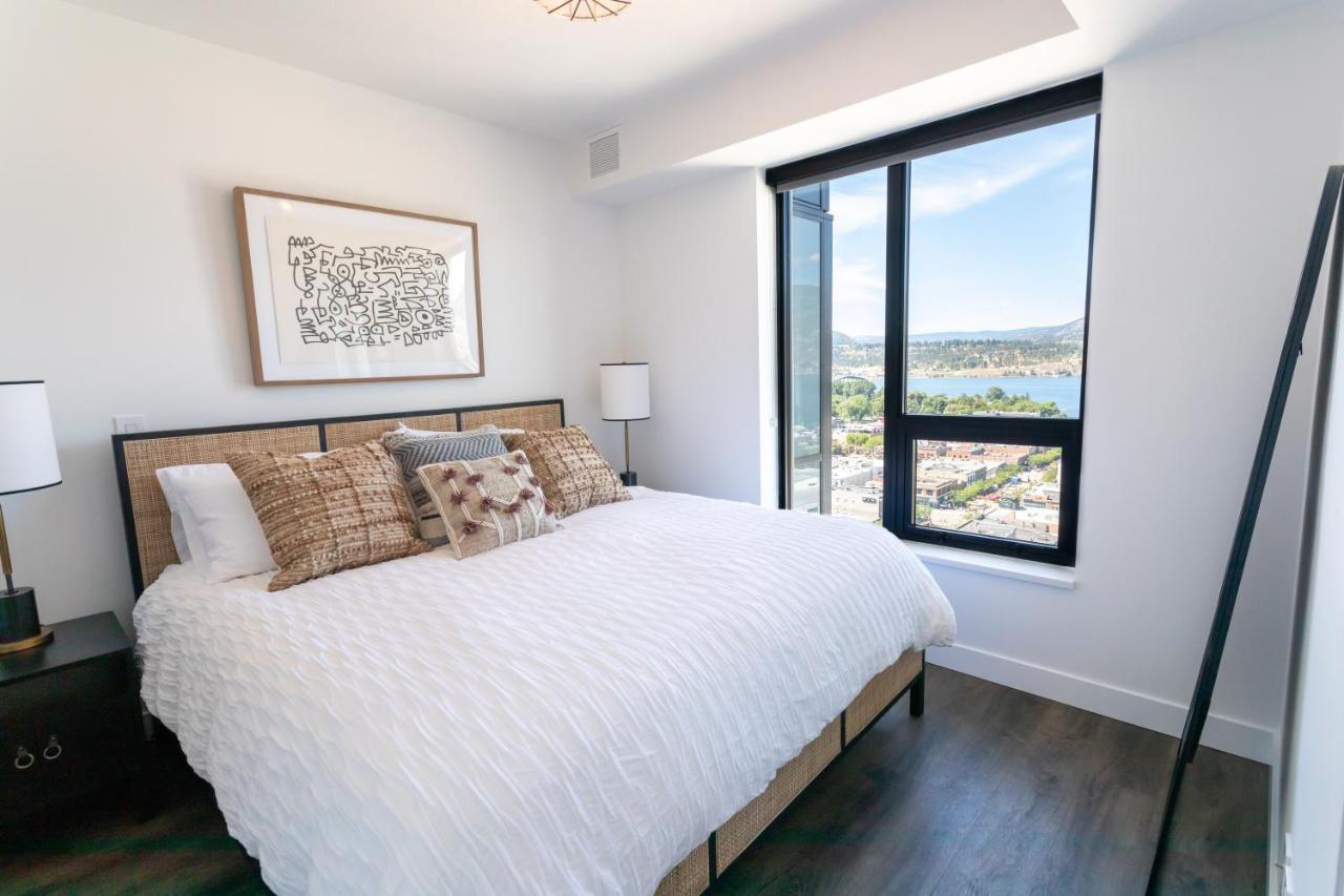 Awesome View 21 Two Bedroom One Bath Downtown Lake View Near Beach Kelowna Esterno foto