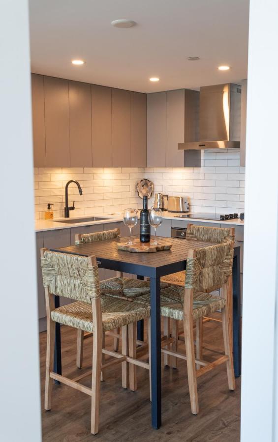 Awesome View 21 Two Bedroom One Bath Downtown Lake View Near Beach Kelowna Esterno foto