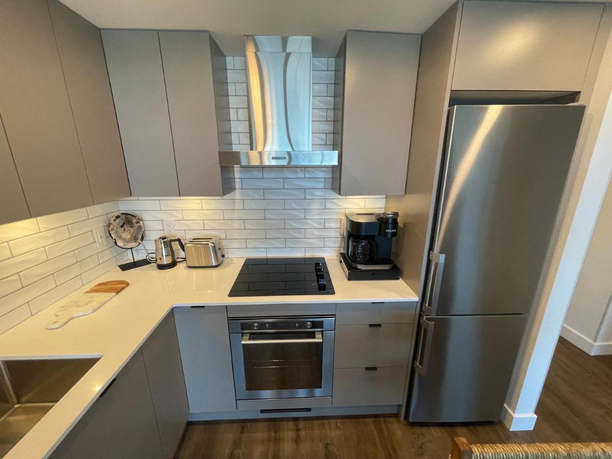 Awesome View 21 Two Bedroom One Bath Downtown Lake View Near Beach Kelowna Esterno foto