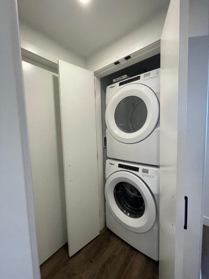 Awesome View 21 Two Bedroom One Bath Downtown Lake View Near Beach Kelowna Esterno foto
